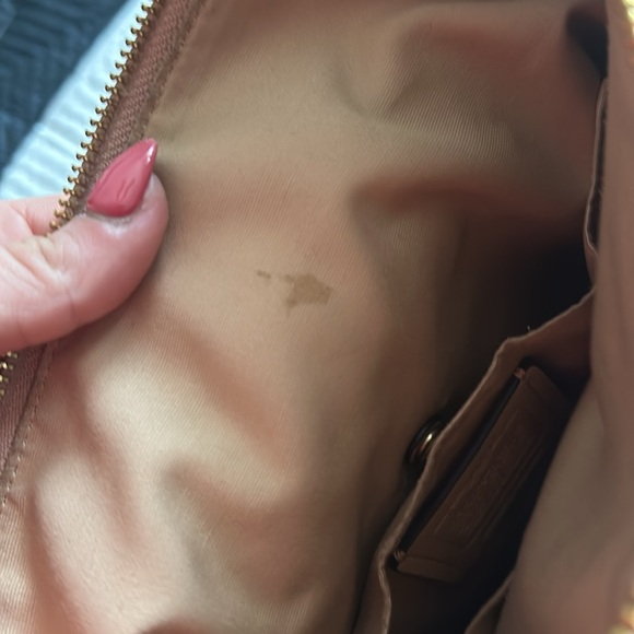 Beautiful leather coach bag. - Picture 4 of 8